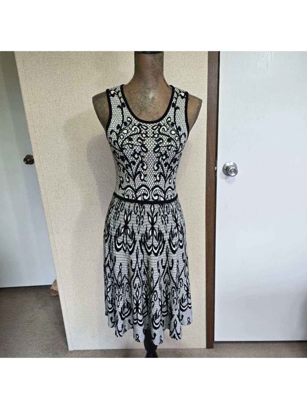 Cynthia Rowley Womens Small Sleeveless Fit & Flare Dress Black/White Floral